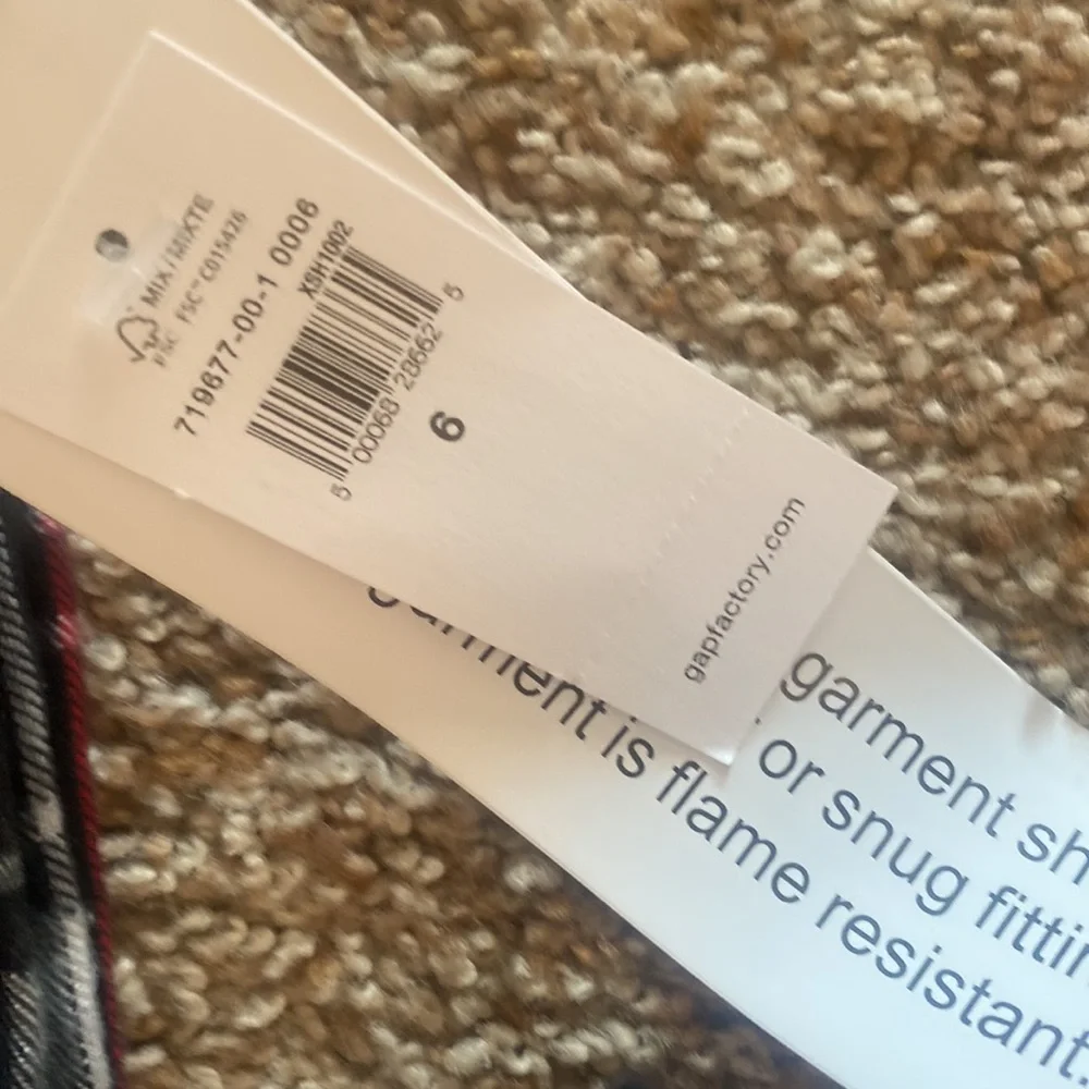 NWT Gap flannel plaid pajama bottoms. Size 6. Christmas